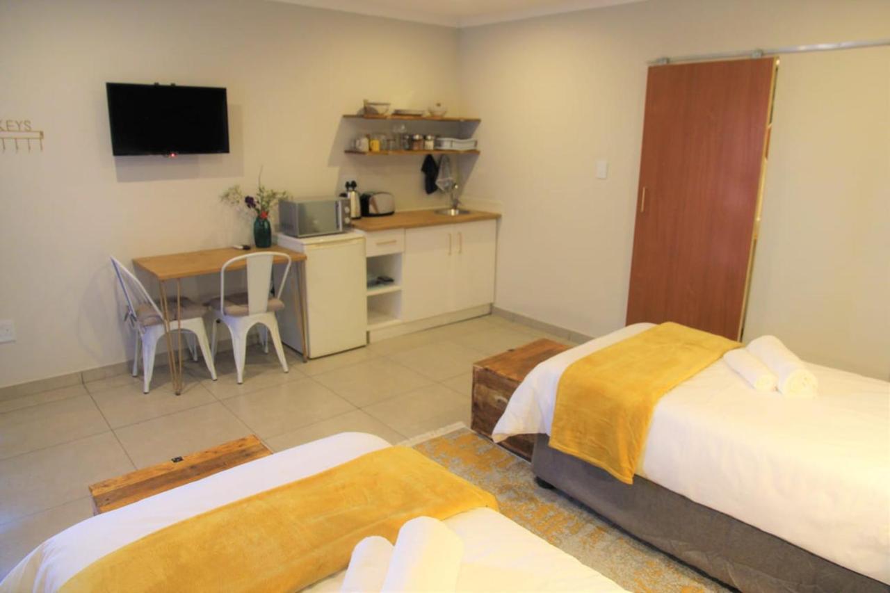 Hotel Nini's guest units à Bloemfontein Extérieur photo