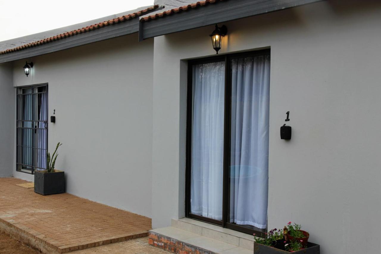 Hotel Nini's guest units à Bloemfontein Extérieur photo