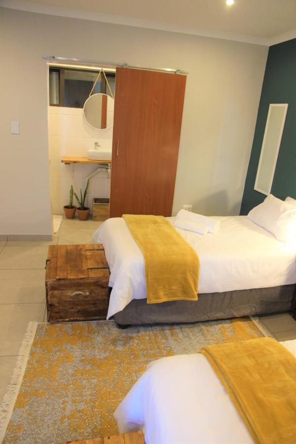 Hotel Nini's guest units à Bloemfontein Extérieur photo
